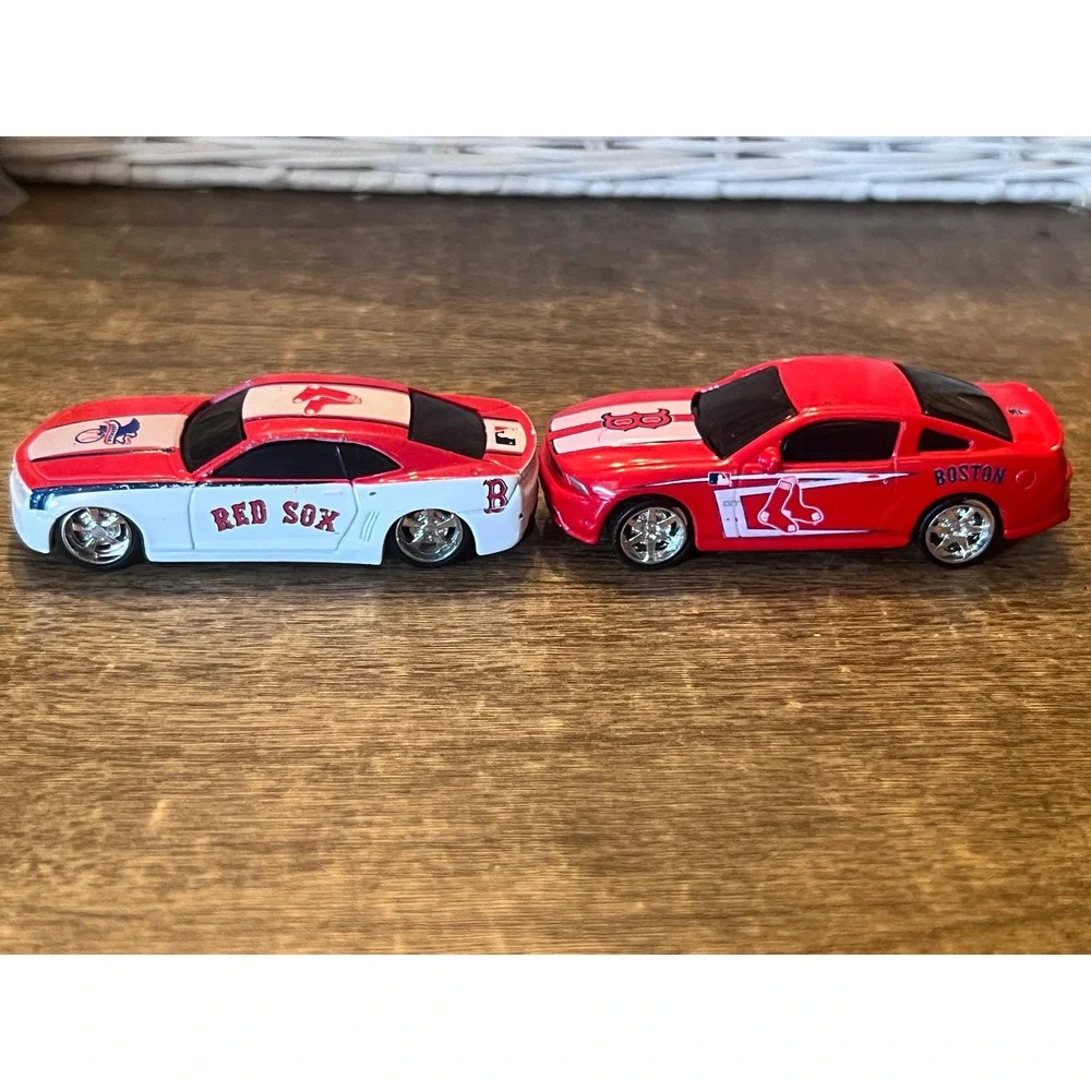 Maisto Lot Of 2 MLB American‎ League Boston Red Sox Diecast Lot Mustang + Camaro